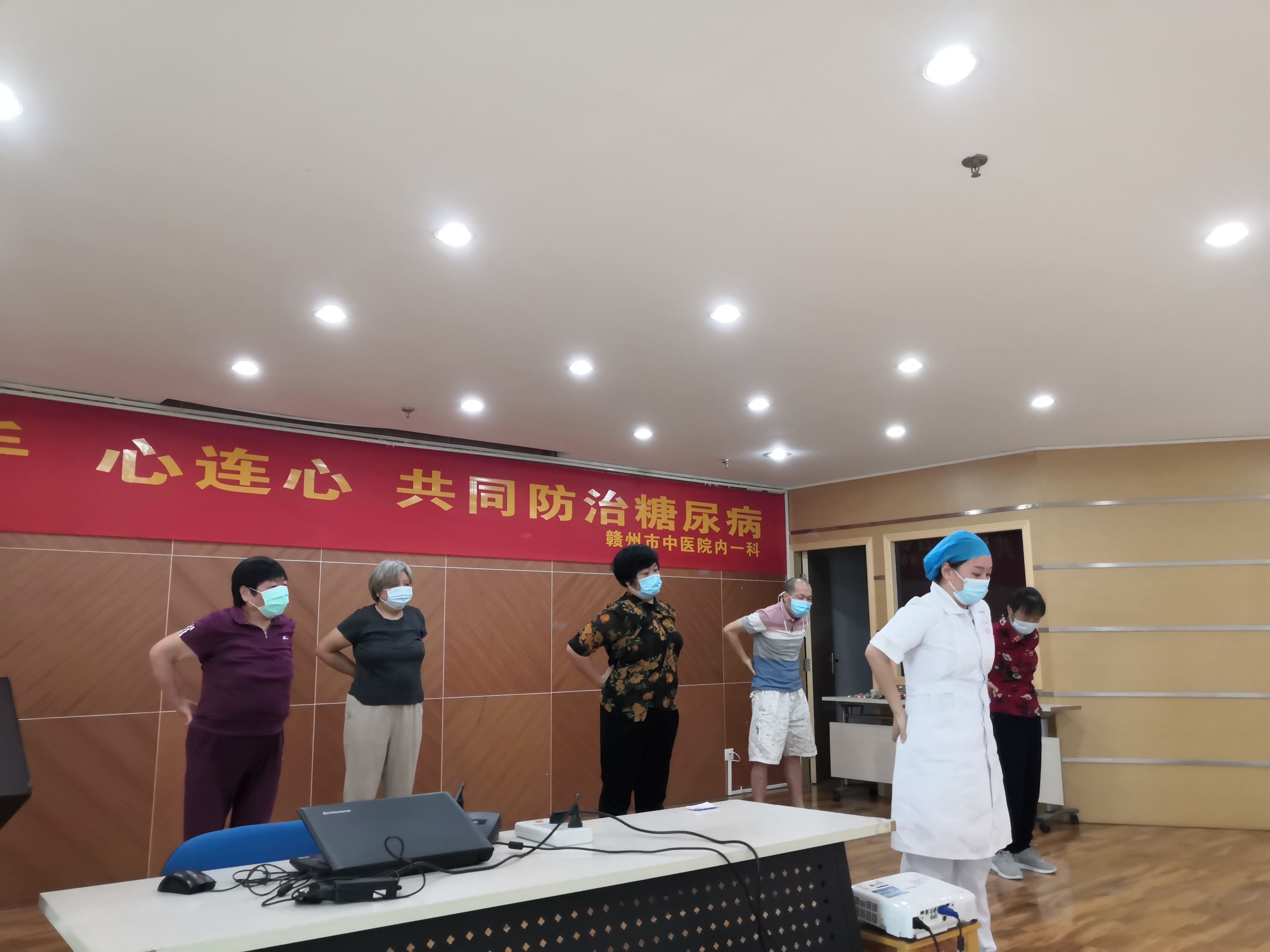 八段锦（降糖操体验）—杨静提供.jpg